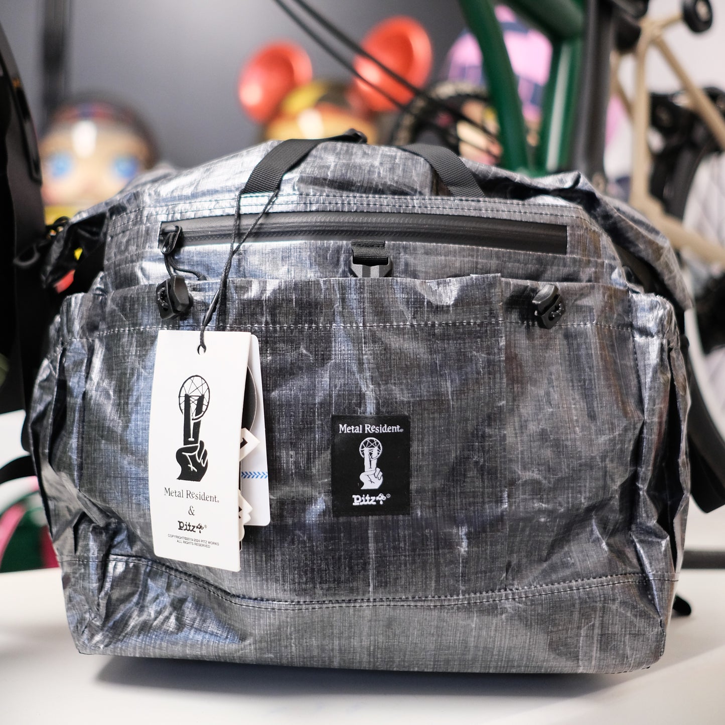METAL RESIDENT x PITZ COMMUTER BAG 10L
