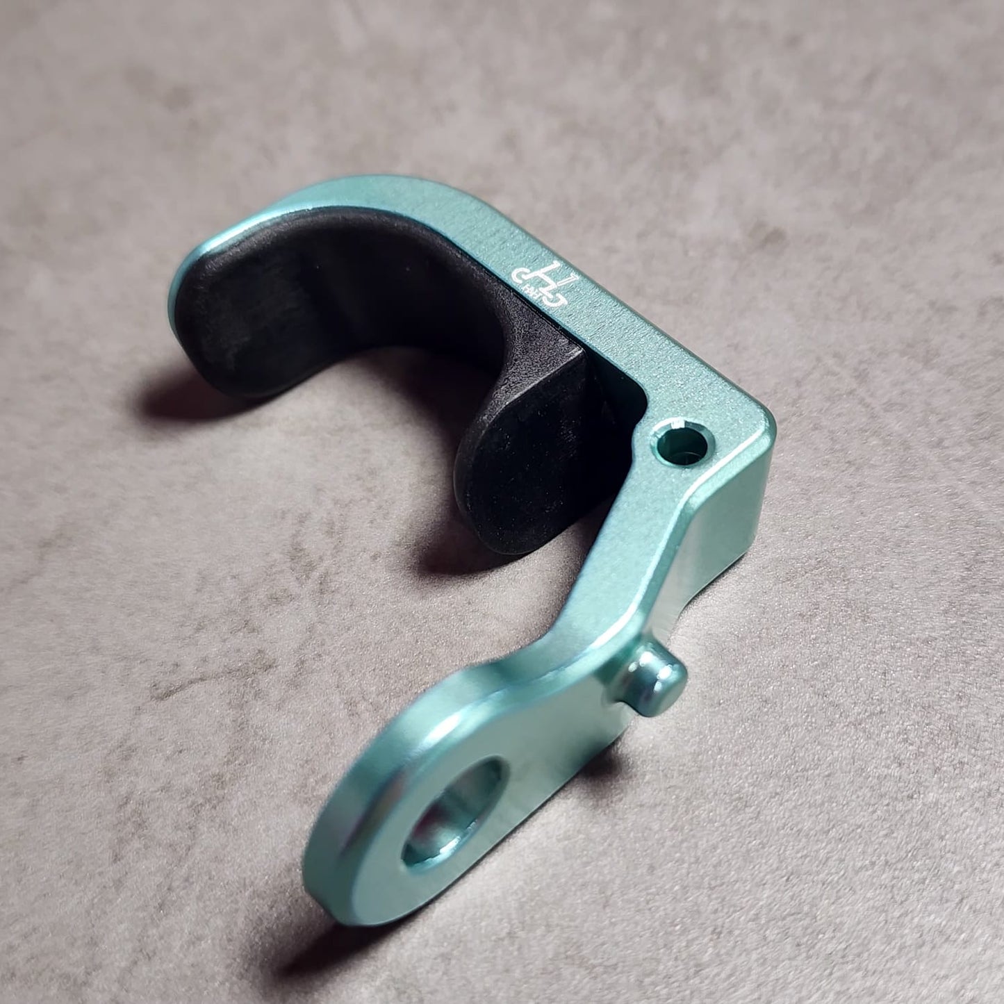 HH L HOOK WITH TITANIUM STAY