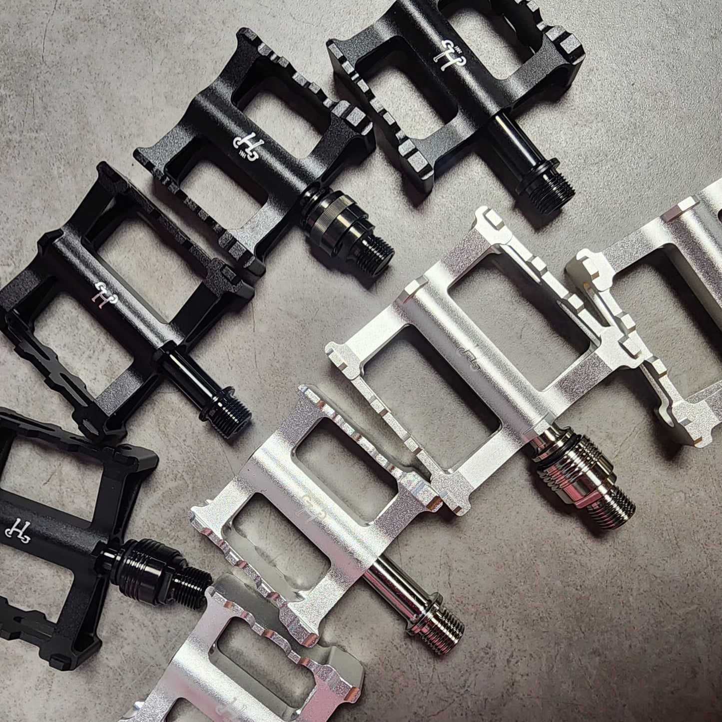 HH PEDALS LIGHTWEIGHT TITANIUM SPINDLE PEDALS