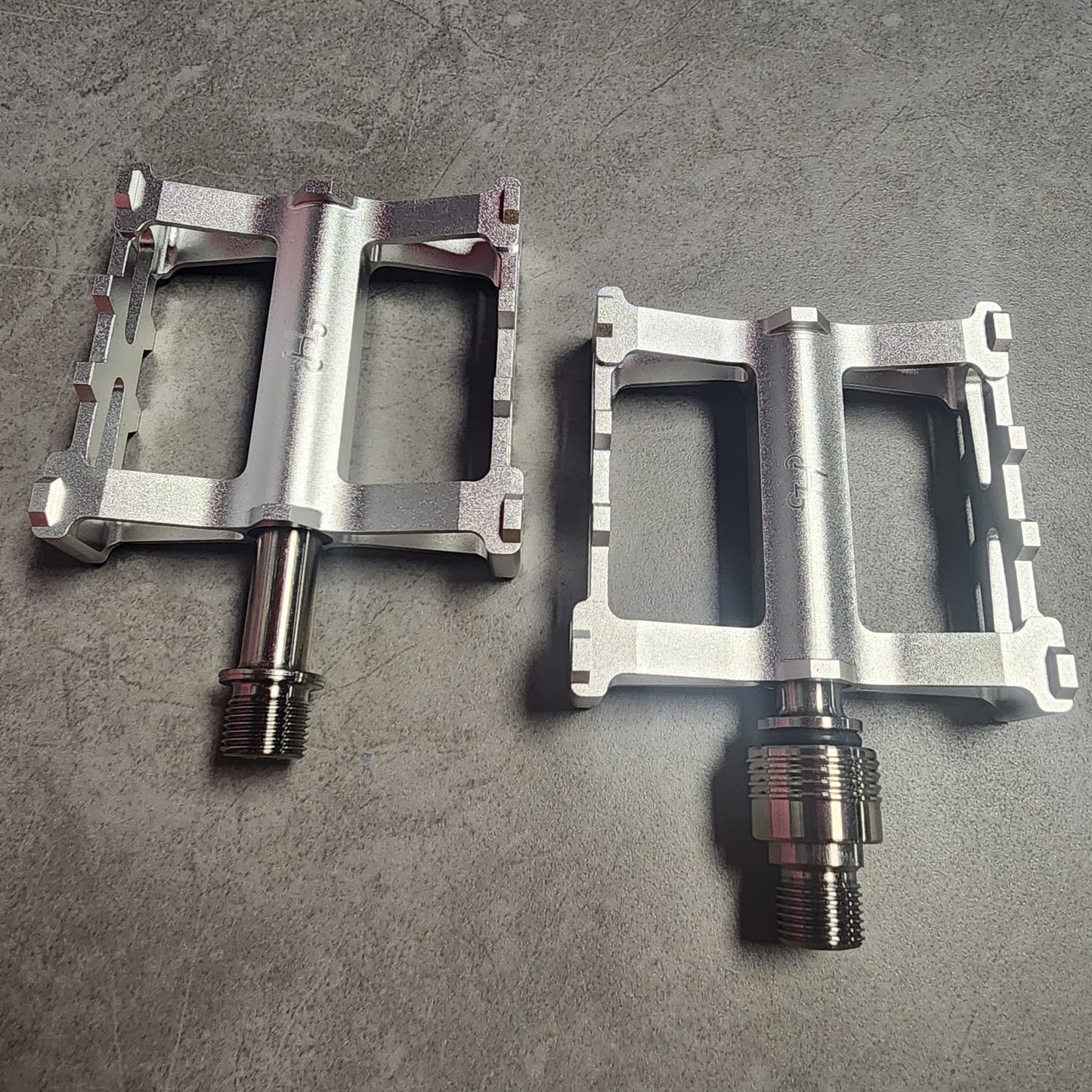 HH PEDALS LIGHTWEIGHT TITANIUM SPINDLE PEDALS