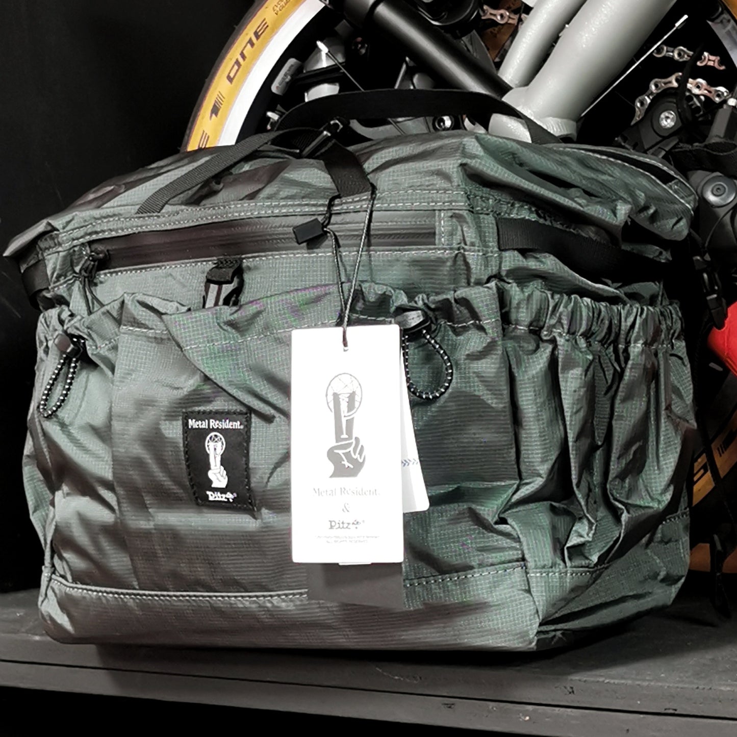 METAL RESIDENT x PITZ COMMUTER BAG 10L