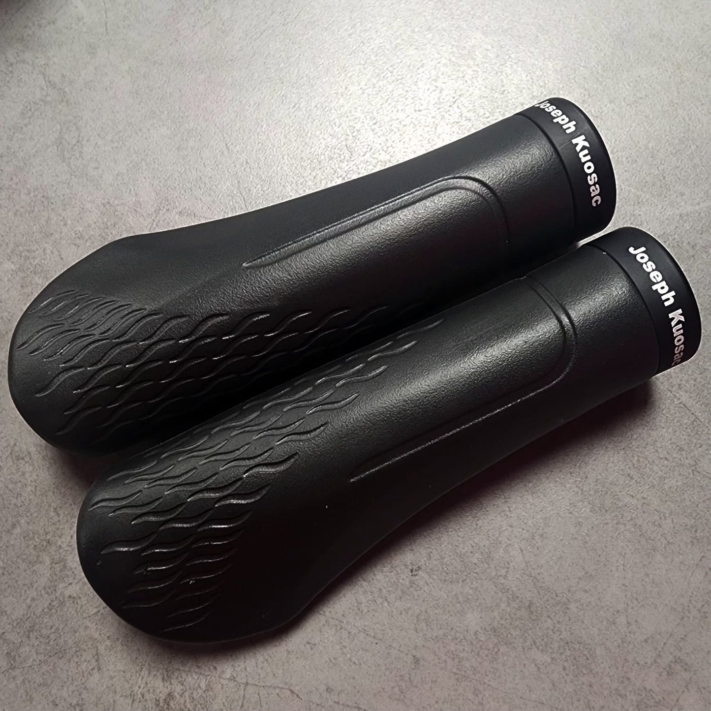 JOSEPH KUOSAC GRIP V3 WITH BLACK GRIP