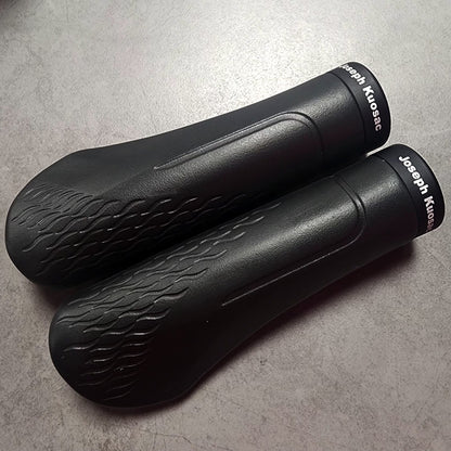 JOSEPH KUOSAC GRIP V3 WITH BLACK GRIP
