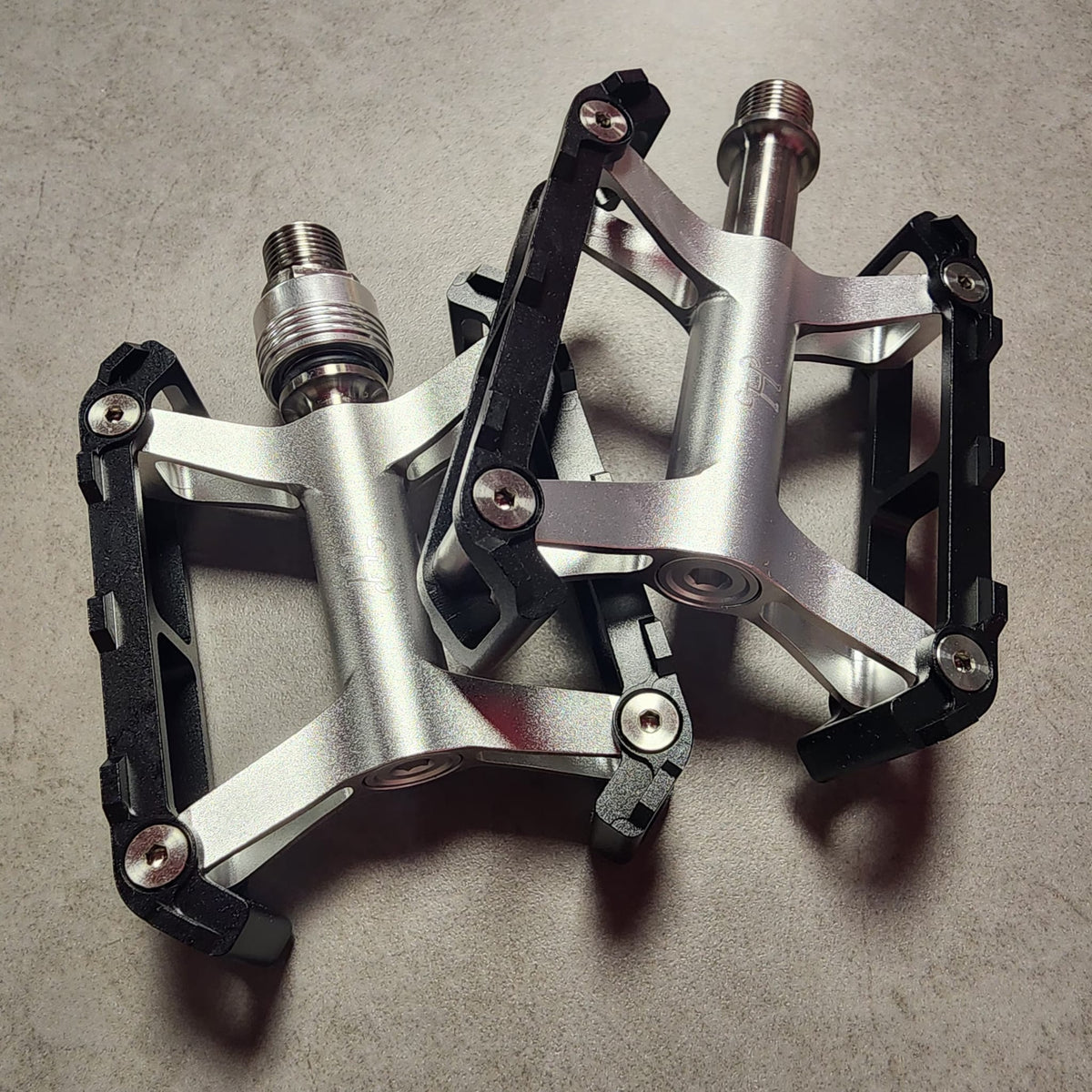 HH DT PEDALS (LARGE)