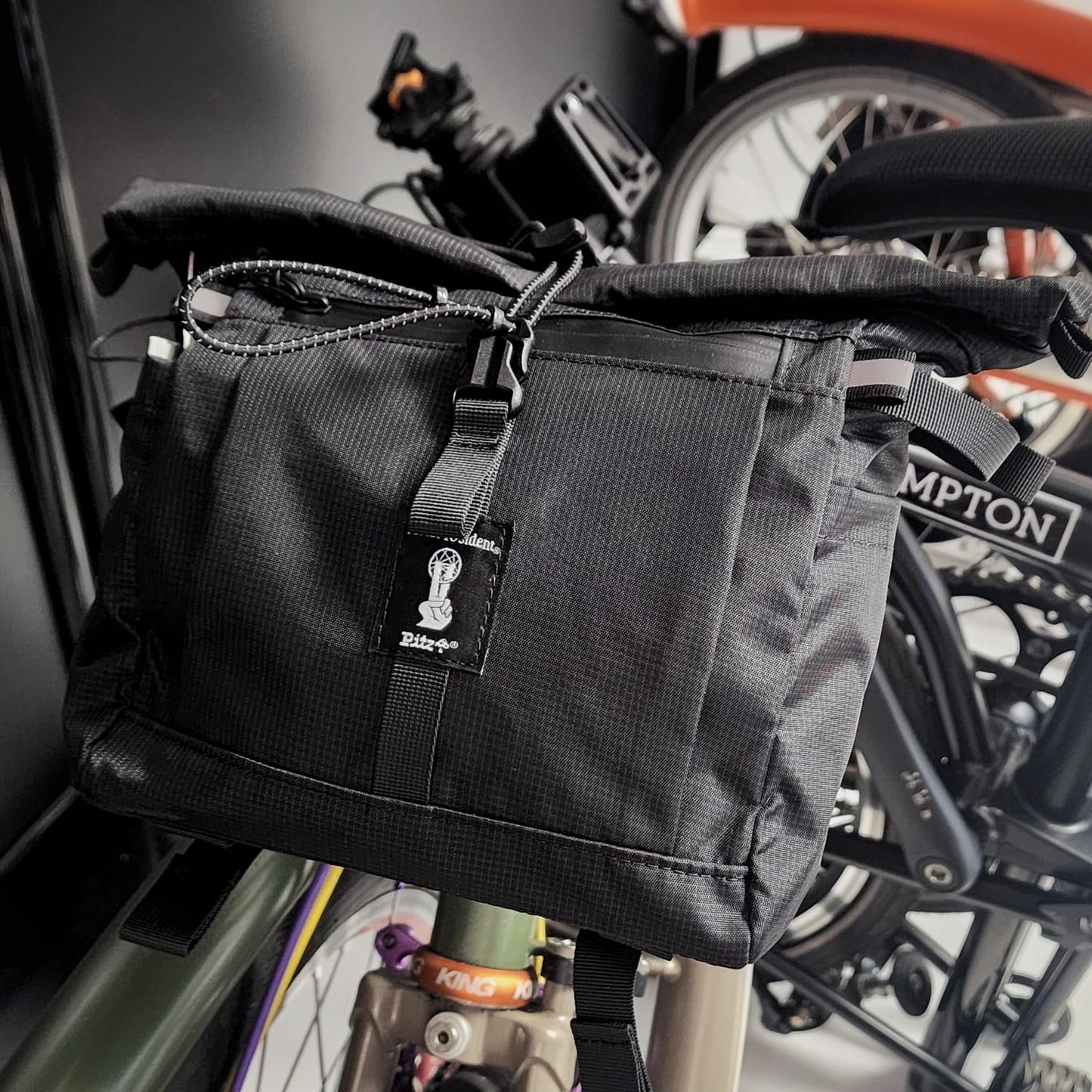 METAL RESIDENT x PITZ COMMUTER BAG 5L