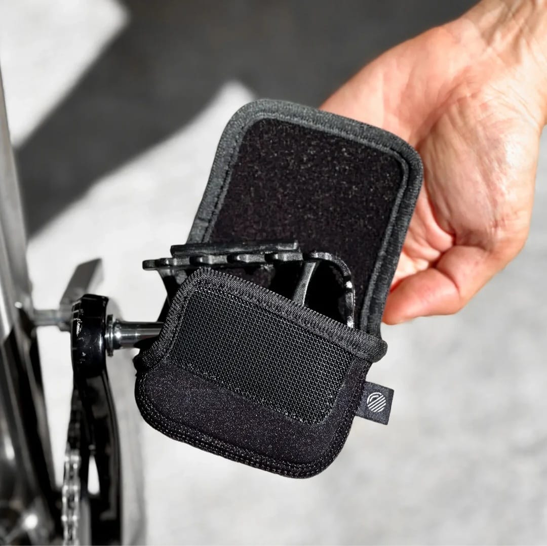 PEDAL GLOVE