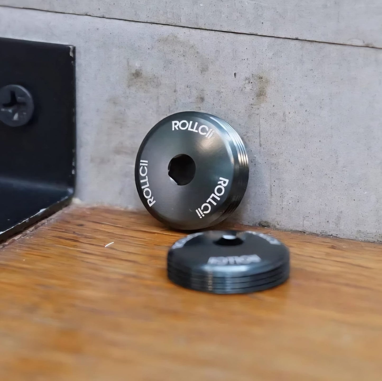ROLLCII ALLOY CRANK CAP FOR SQUARE TAPER BOTTOM BRACKETS