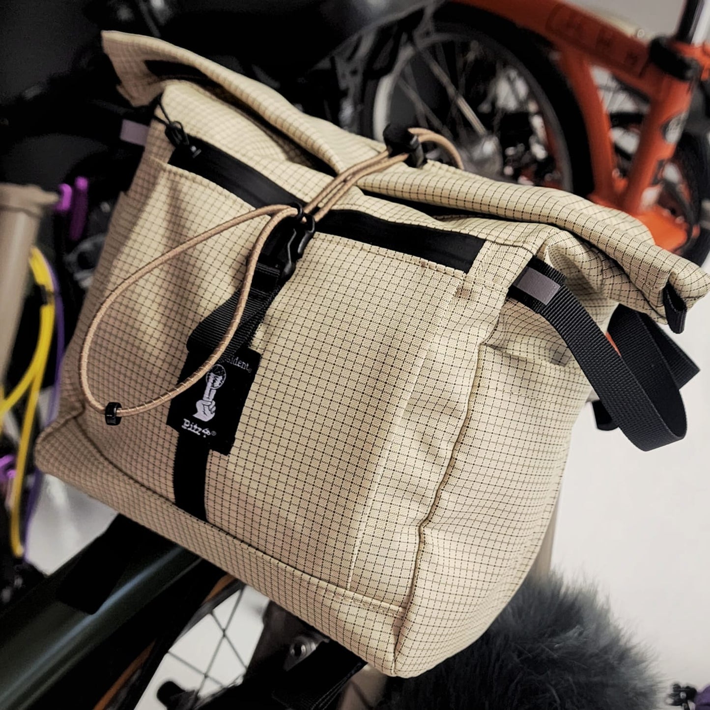 METAL RESIDENT x PITZ COMMUTER BAG 5L