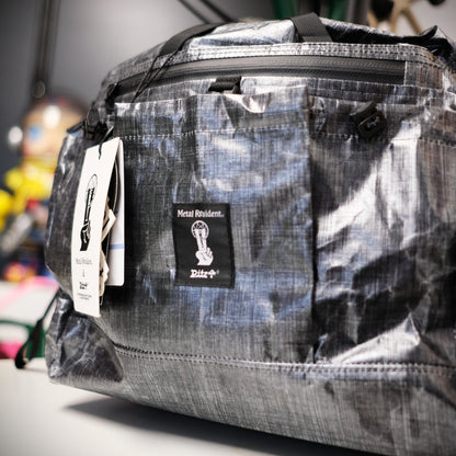 METAL RESIDENT x PITZ COMMUTER BAG 10L
