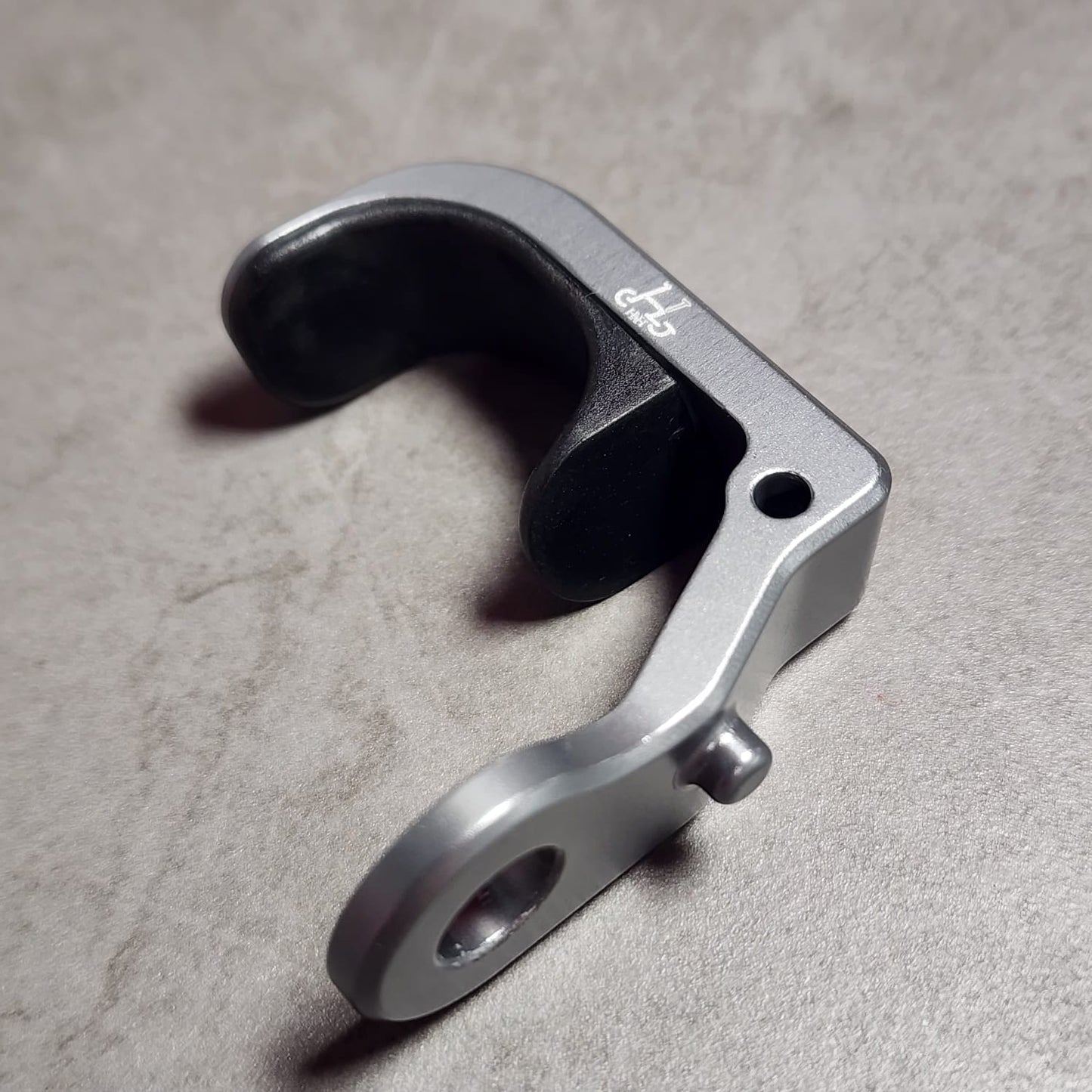 HH L HOOK WITH TITANIUM STAY