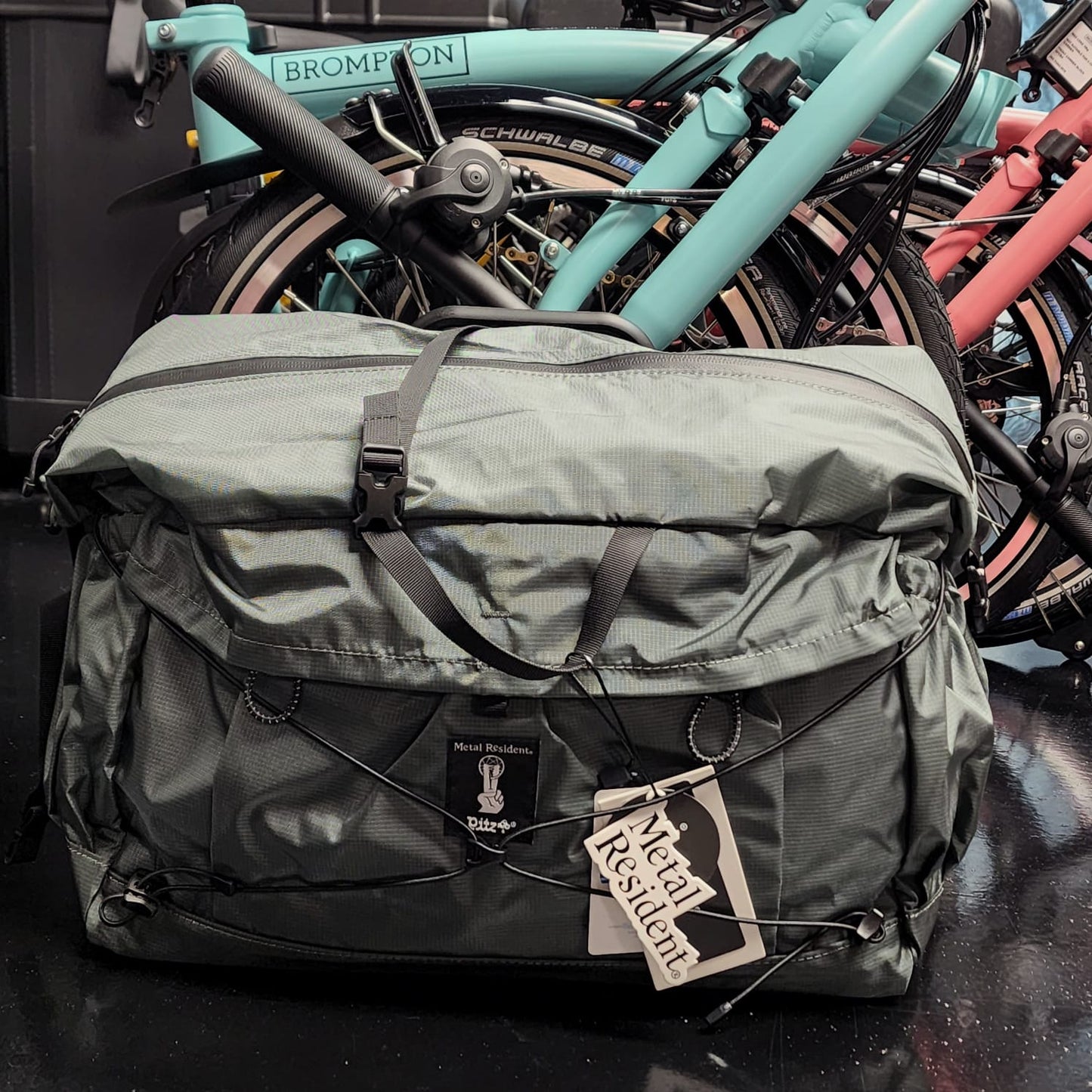 METAL RESIDENT x PITZ COMMUTER BAG 20L
