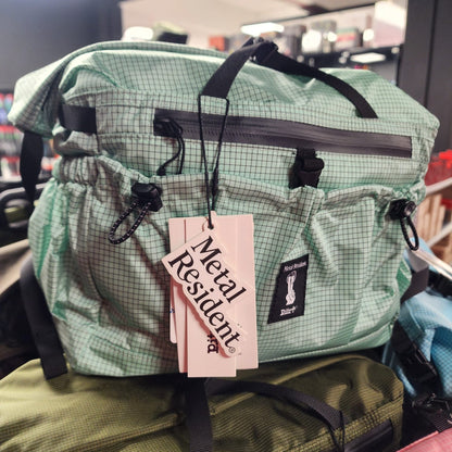 METAL RESIDENT x PITZ COMMUTER BAG 10L
