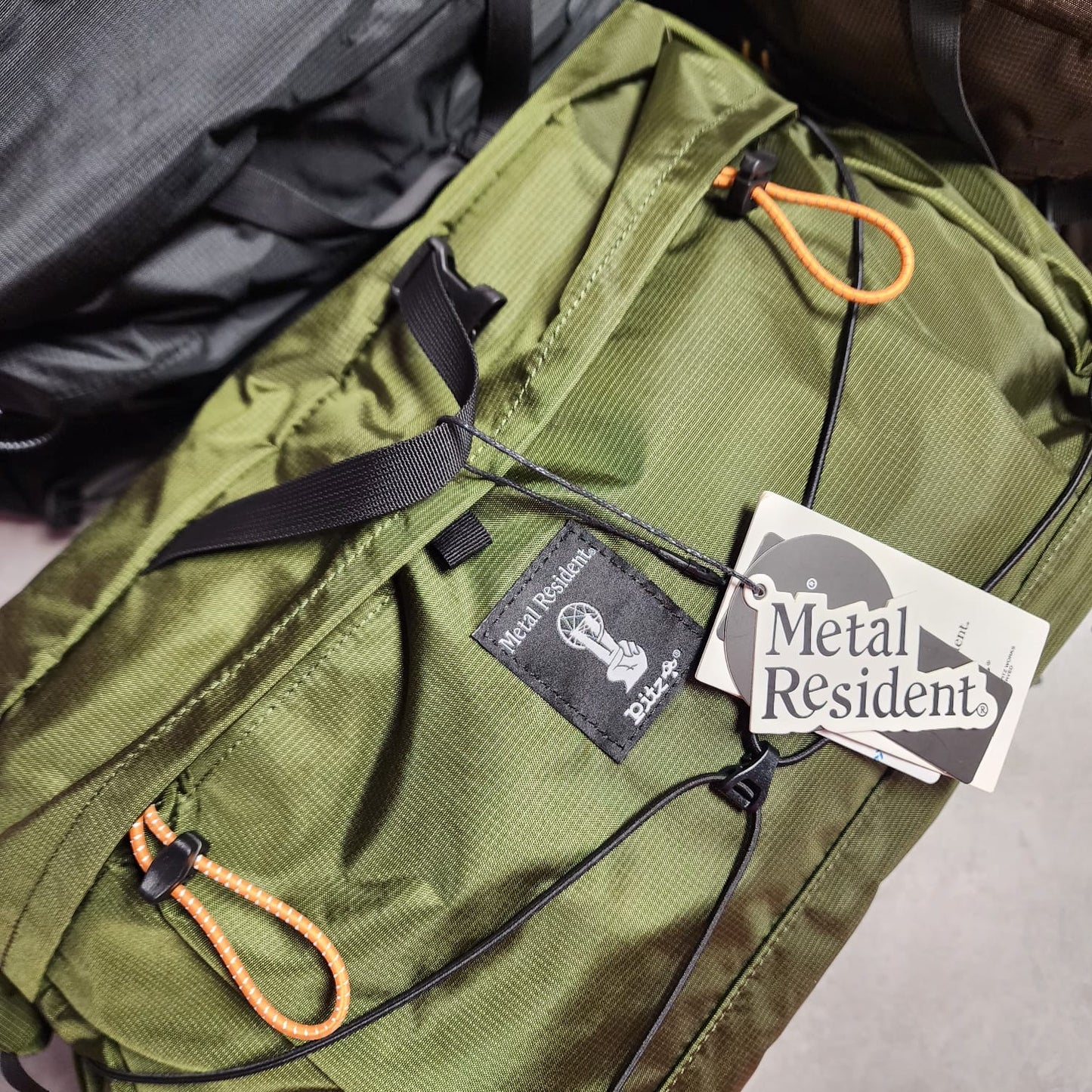 METAL RESIDENT x PITZ COMMUTER BAG 20L