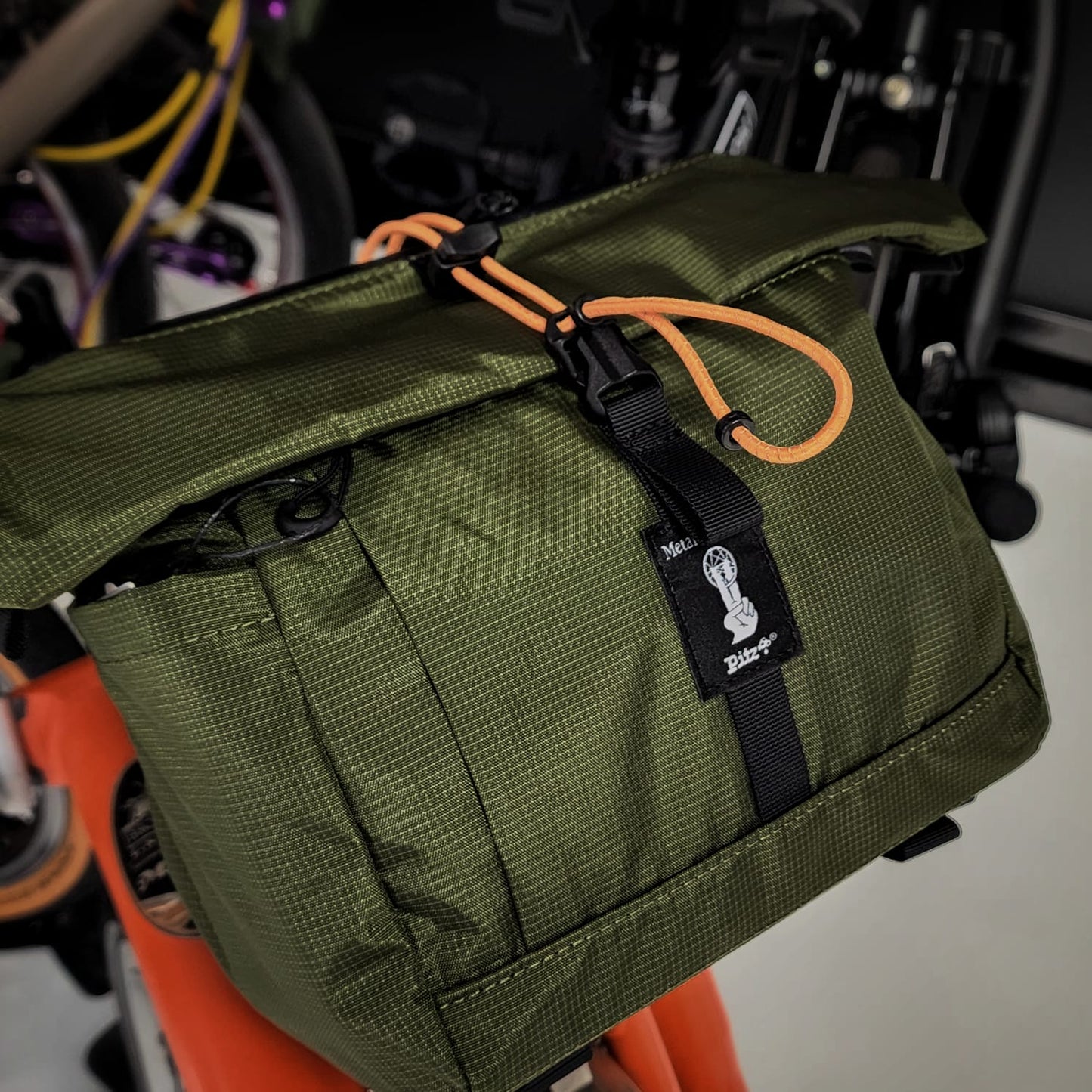 METAL RESIDENT x PITZ COMMUTER BAG 5L