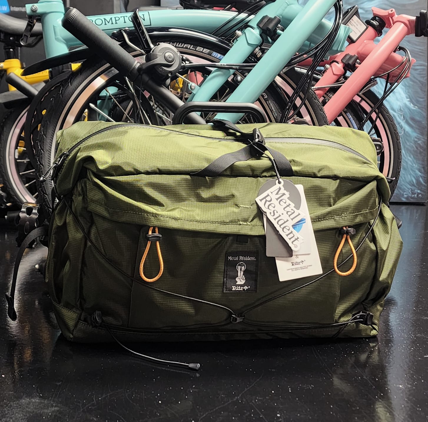 METAL RESIDENT x PITZ COMMUTER BAG 20L – Little Monster Wheels