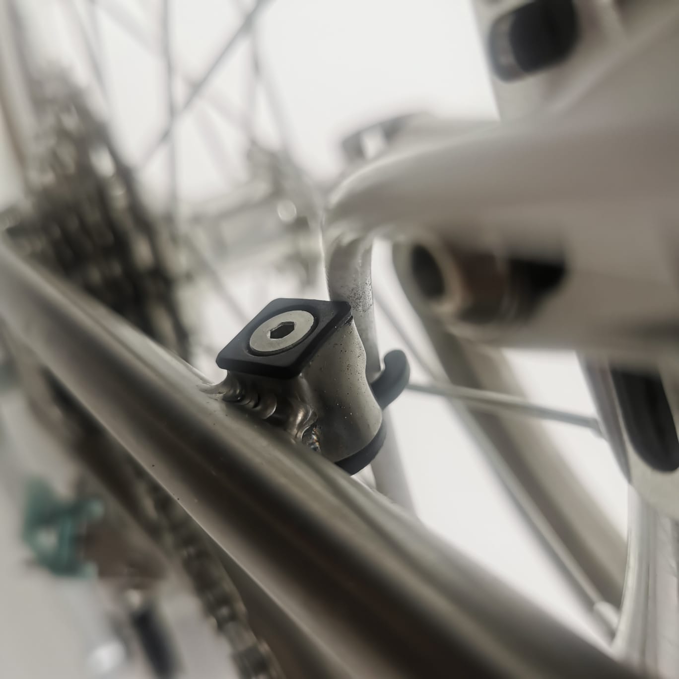 HH REAR CABLE HOLDER