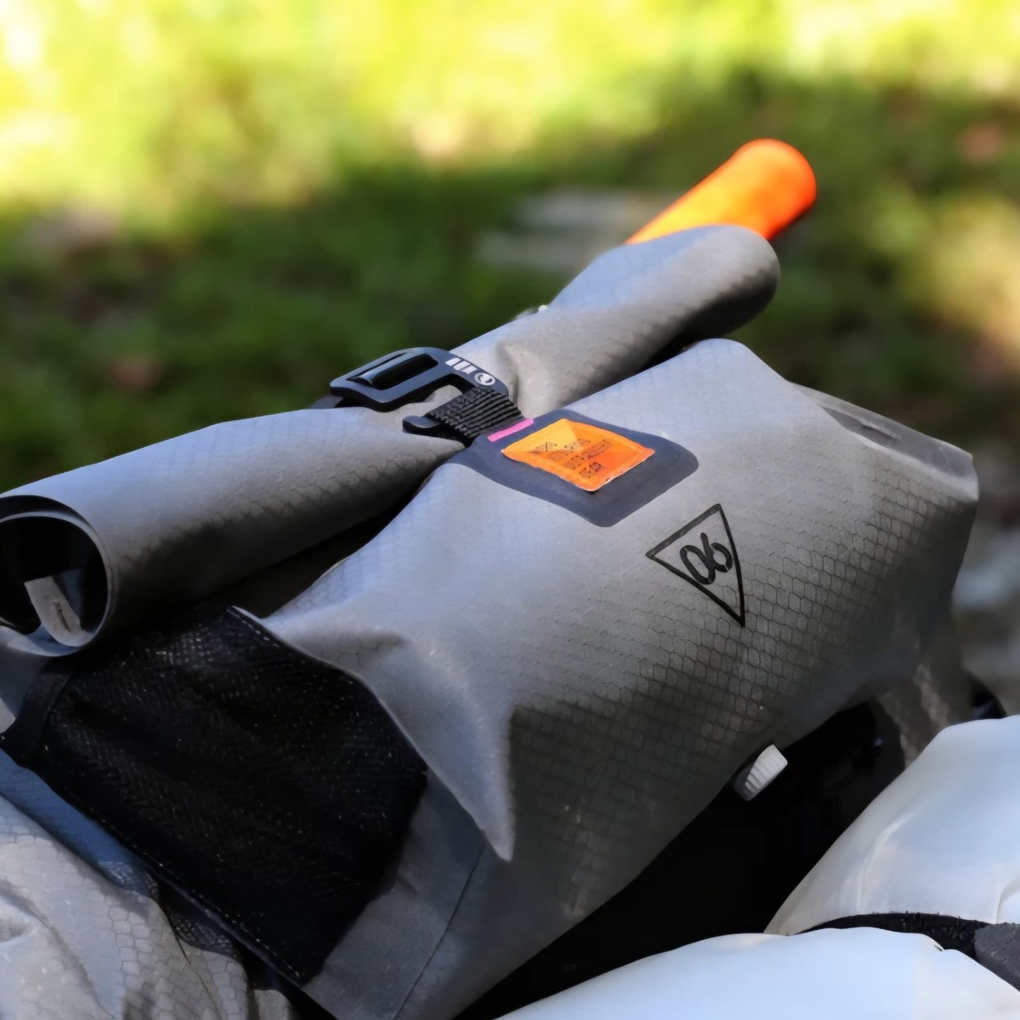 WOHO XTOURING ACCESSORY HANDLEBAR PACK DRY HONEYCOMB IRON GREY
